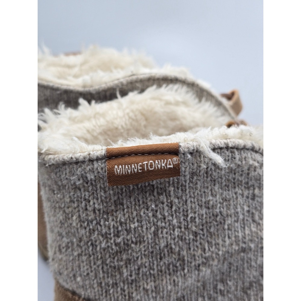 Minnetonka Women's Torrey 10 Tan Knit Suede Moccasin Ankle Boots Faux Fur Lined - Picture 3 of 12